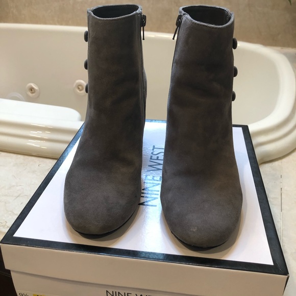 Gray suede Nine West booties size 9 1/2 - Picture 4 of 6